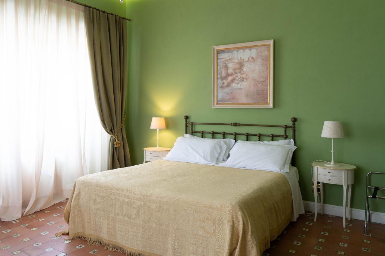 Hotel Villa Dorata Николози Екстериор снимка