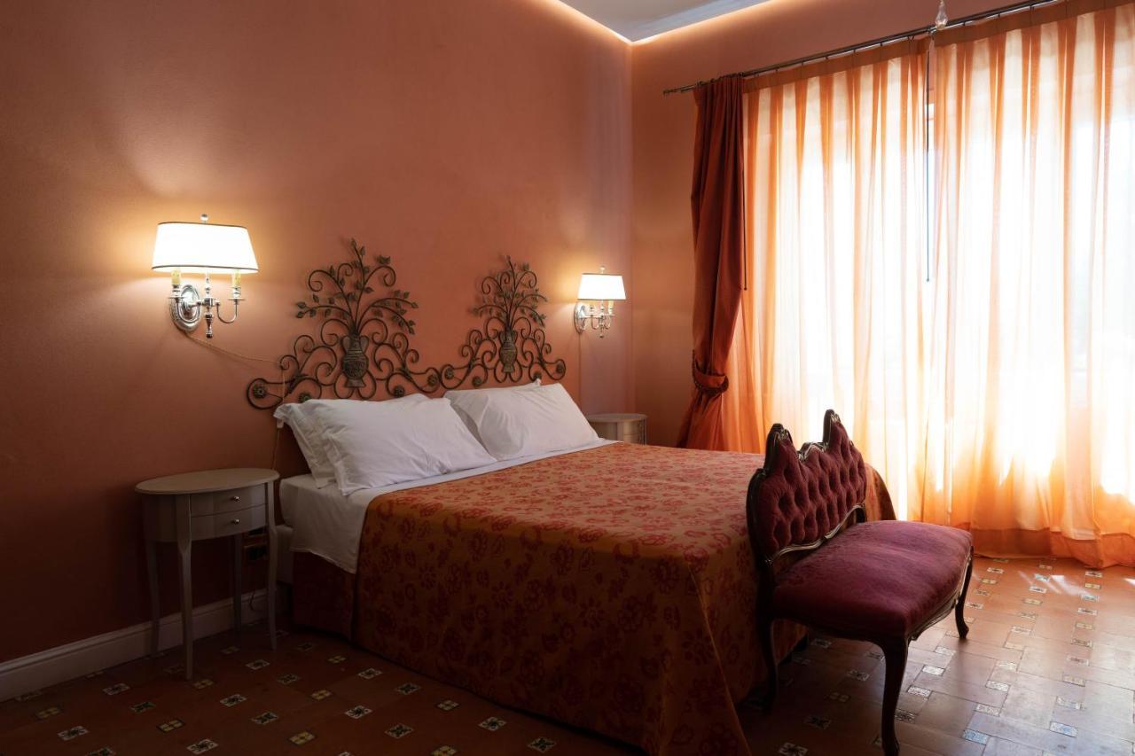 Hotel Villa Dorata Николози Екстериор снимка