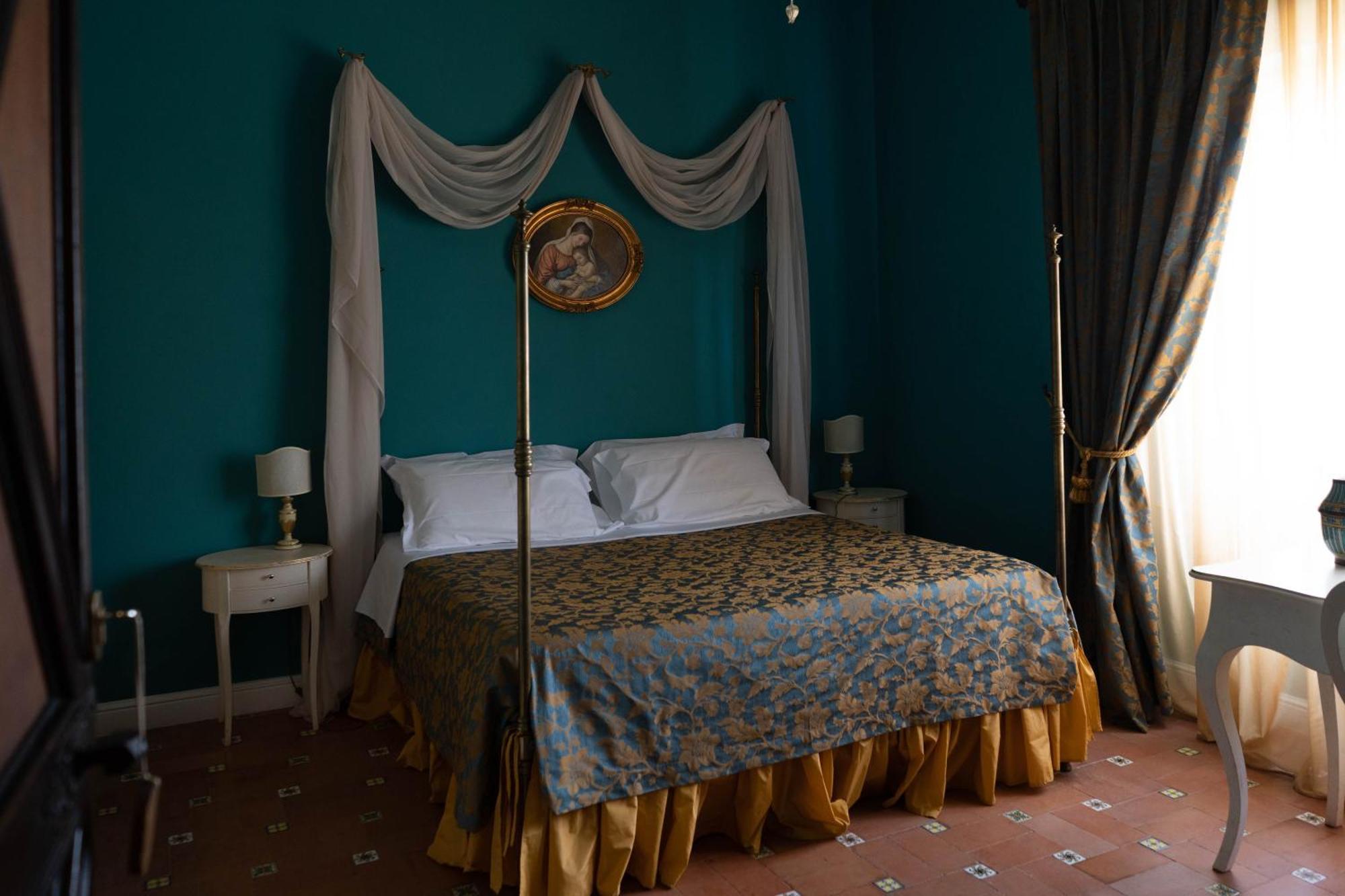 Hotel Villa Dorata Николози Екстериор снимка