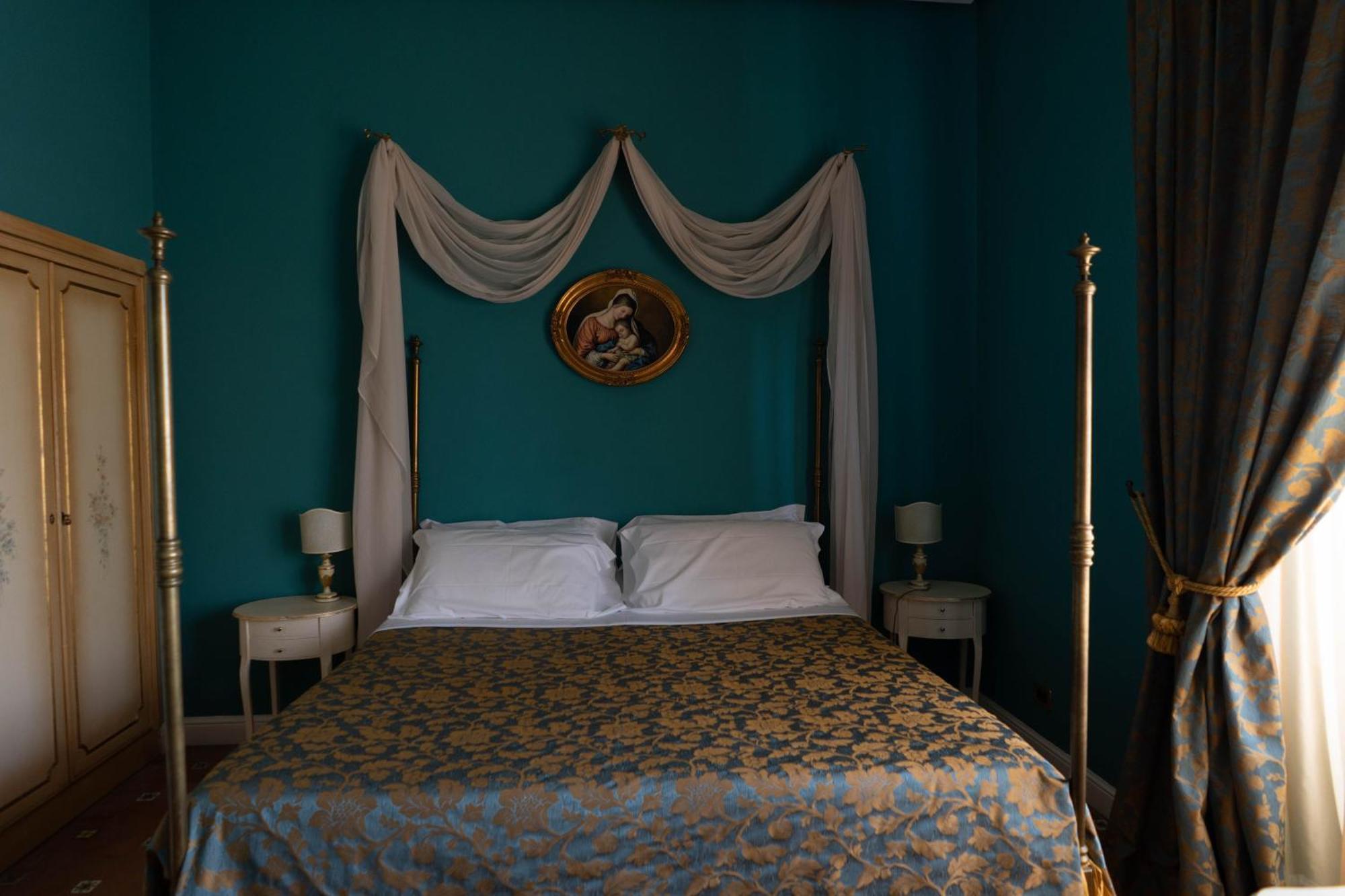 Hotel Villa Dorata Николози Екстериор снимка