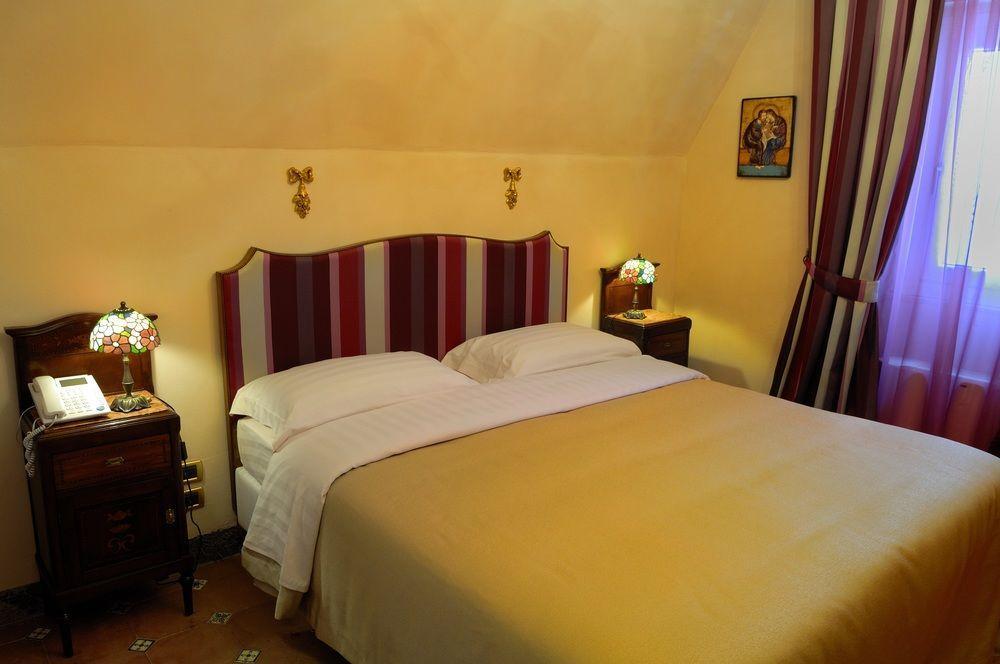 Hotel Villa Dorata Николози Екстериор снимка